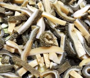 熟牛肚切条备用