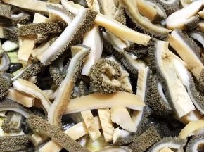 熟牛肚切条备用