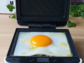 煎熟，喜欢糖心蛋的煎这样就可以。