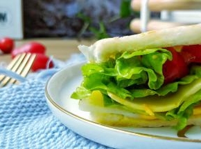 焦香的吐司加上芝士的咸香味，好吃极了！