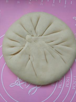 像包包子一样，饼皮收口