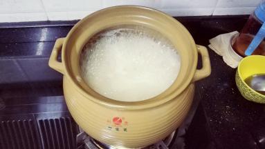 根据自己喜欢的浓稠度再熬制时长，喜欢浓稠点的再大火煲5分钟，不喜欢太浓喜欢有多一点粥水的就不用再煲了