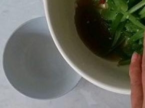腌制好的莴笋炒之前滗掉水份