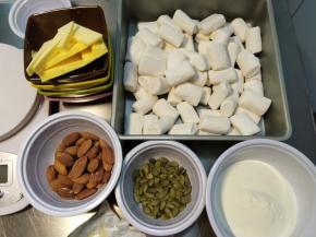 首先把全部的材料称量好，防止制作过程中手忙脚乱。