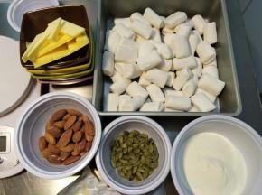 首先把全部的材料称量好，防止制作过程中手忙脚乱。