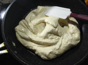 反复压拌，让奶粉、棉花糖、黄油完全融合。