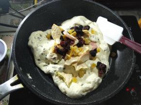 再加入果干跟各种水果脆。