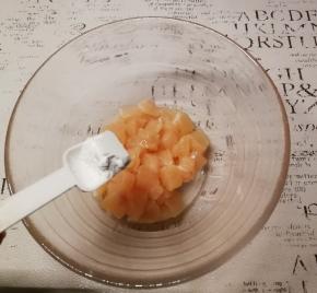 鸡肉中放入淀粉
