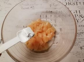 鸡肉中放入淀粉