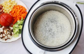 放入锅内备用。