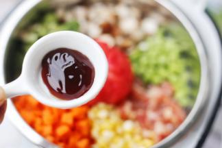 一勺蚝油，适量油，加入没过食材的水。