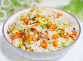 米饭粒粒分明。