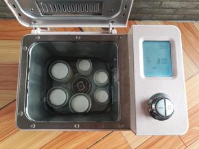 放入东菱JD08面包机里启动酸奶程序