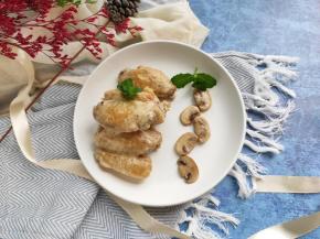 牛奶收尽时，出锅装盘，摆上蘑菇，开吃！