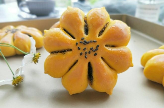 南瓜花样面包