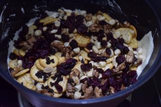 倒入其他材料，拌匀。