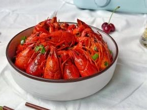 啤酒准备好了，开始吃龙虾了！