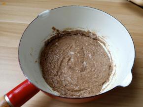 顺着一个方向搅拌均匀。