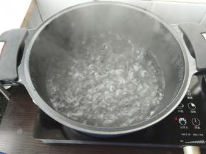 准备一锅开水。