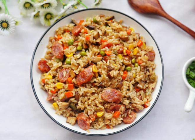 香到流口水的香菇腊肠焖饭