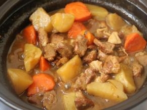 炖好的羊肉非常软烂，汤汁浓稠，非常好吃，拌米饭绝了！