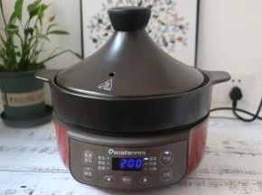 电炖锅选择炖菜模式，程序结束后就开始享受美味啦。