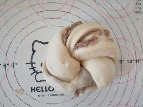 首尾相交做成花环型
