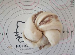 首尾相交做成花环型
