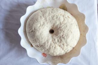 面团醒发至原来的2倍左右，手指戳个洞不回缩即可