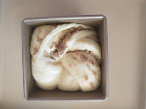 发酵到模具的8分满。
