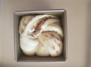 发酵到模具的8分满。
