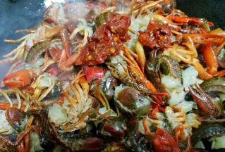 加一勺豆瓣酱。