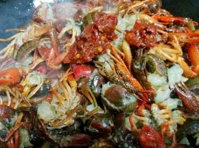 加一勺豆瓣酱。