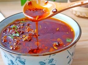 看看这红油，拿来拌面最合适不过了。