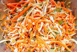 拌匀，静置半个小时，开吃！