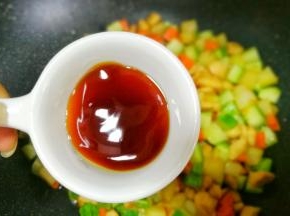 一勺蚝油。