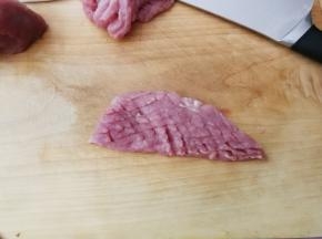 大块肉切片 打网格花刀 再斜切一刀