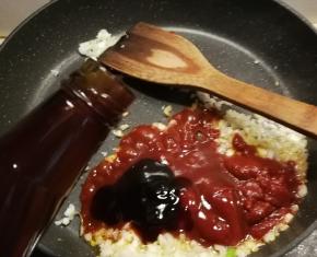 放入耗油和番茄酱