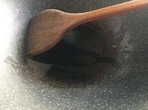起锅热油；