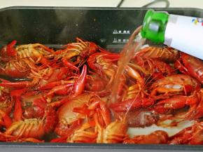 再加入啤酒。(如果量多可以加入少量纯净水)