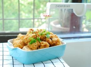 这菜不放一滴油，却比鸡翅还香，轻轻一撕就脱骨，鲜嫩又多汁儿。