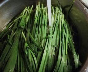 清水清洗干净 再泡十分钟