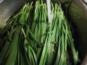 清水清洗干净 再泡十分钟