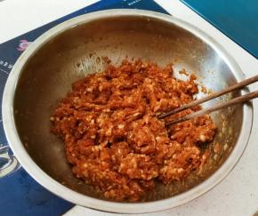 按一个方向搅拌上劲