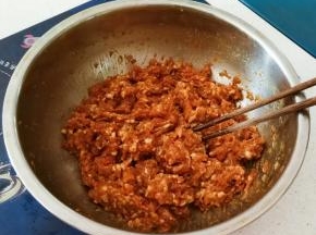 按一个方向搅拌上劲