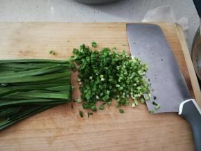 韭菜切碎
