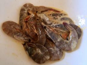 搅拌均匀，腌制10分钟