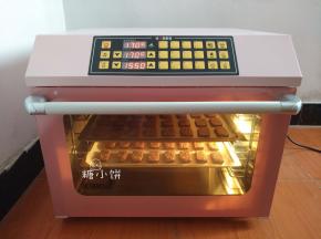 平铺在烤盘上，饼干之间保留1-1.5cm的空隙。
送入预热好180℃的烤箱中层，入炉后转170℃。