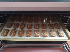 我用的风炉两层同烤，全程170℃，烤18-20分钟即可。