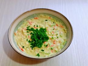 再加入提前切好的葱花，加入橄榄油。(最好只用葱叶)